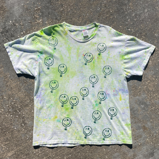 Upcycled Vintage SMOKING SMILEY Pale Green T-shirt - Men's Extra Large