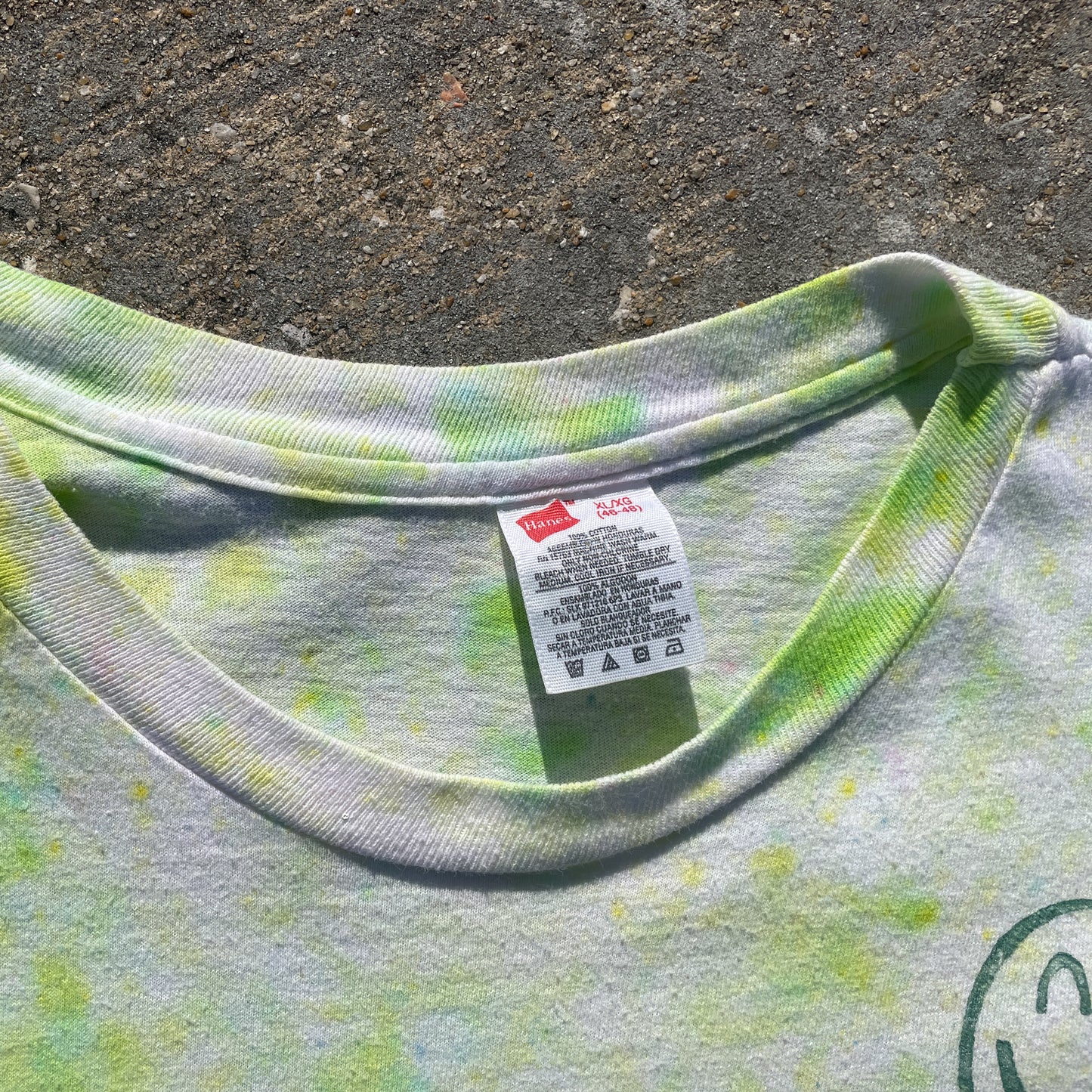 Upcycled Vintage SMOKING SMILEY Pale Green T-shirt - Men's Extra Large