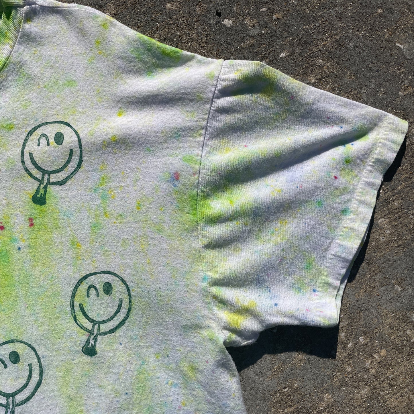 Upcycled Vintage SMOKING SMILEY Pale Green T-shirt - Men's Extra Large