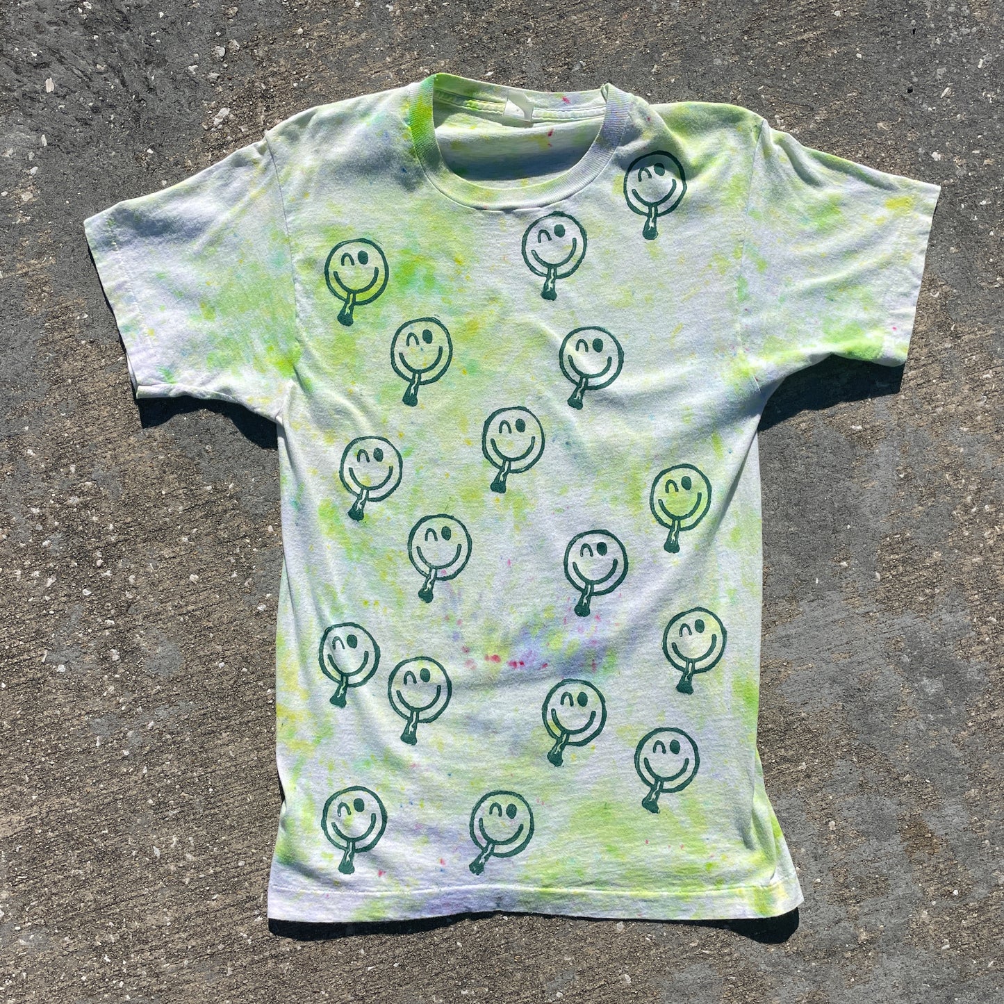 Upcycled Vintage SMOKING SMILEY Pale Green T-shirt - Men's Small